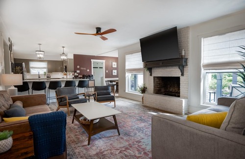 Bryan House | Group Fun! Putt-Putt, Arcade, Pool Table, 3 Kings