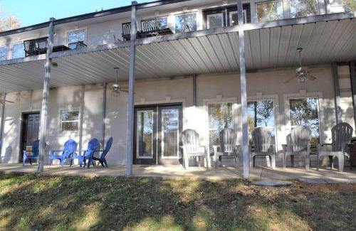 Cullman House | Group Getaway by the Lake: Pet-Friendly Rental with Boat Dock in Picturesque Cullman County