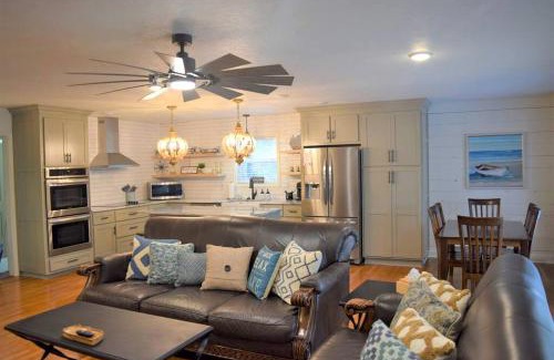 Cullman House | Group Getaway by the Lake: Pet-Friendly Rental with Boat Dock in Picturesque Cullman County