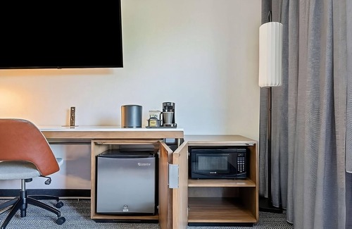 San Ramon Hotel | Group Vacay! 3 Pet-friendly Units, with Free Parking and Outdoor Pool!