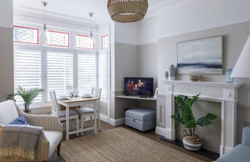 Worthing Apartment | Grove Apartment with Free on street Parking
