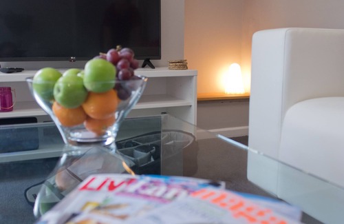 Basingstoke House | Grove Cottage by Owl Apartments