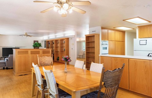 Groveland House | Groveland 2BR House with Hot Tub & Mountain Views