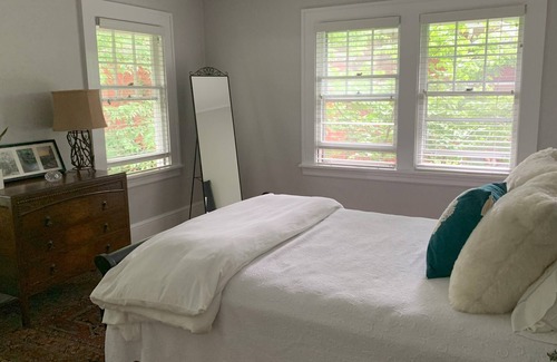 Grove Park- Sunset House | Grovepark Bungalow - Easy access to downtown Asheville / Blue Ridge Parkway