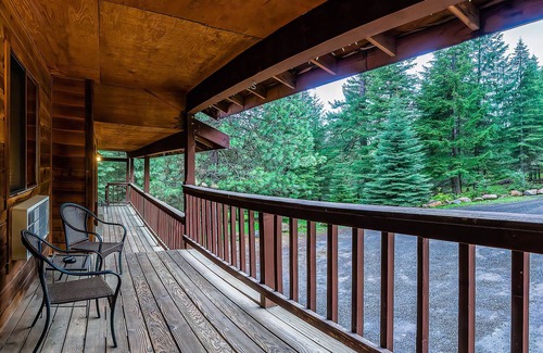 Ashland House | GS Lodge Room 7~ Beautiful Views