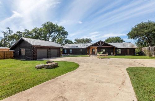 Kerrville House | Guadalupe Bluff Log Cabin