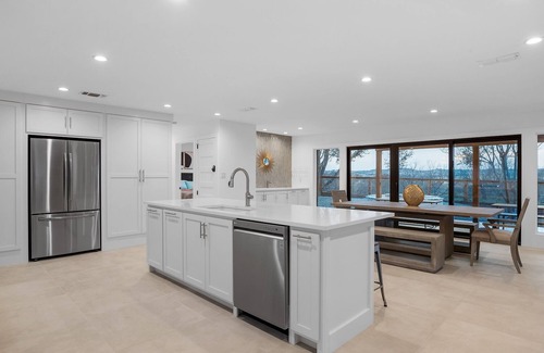 Kerrville House | Guadalupe Bluff Modern House 5 Bedroom Home by RedAwning