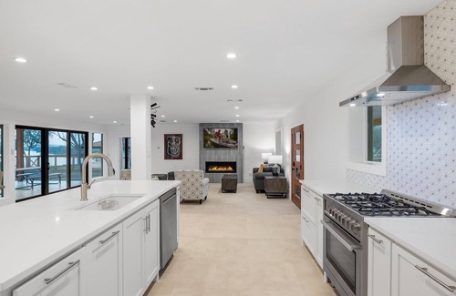 Kerrville House | Guadalupe Bluff Modern House 5 Bedroom Home by RedAwning