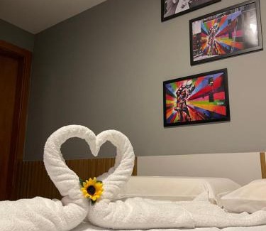 Guarajuba House | GUARAJUBA PARAÍSO DAS ÁGUAS - O ORIGINAL - são 12 APTS com 1, 2, e 3 quartos - PIONEIROS nesta plataforma desde 2016, OFERECEMOS CREDIBILIDADE - SE LIGA, temos o perfil com o maior número de avaliações positivas da região, seu PET é bem-vindo