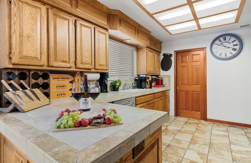 Guerneville House | GuernevilleGetaway~Laid Back Retreat w/Lounge, GameRm/HotTub/Pup/WiFi