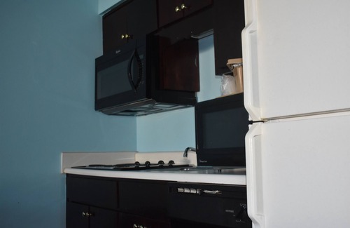 Brunswick Hotel | GUEST COTTAGES & SUITES