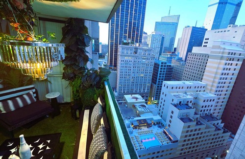 Downtown Dallas Apartment | ☆ Guest Favorite - 24th Floor Open-Air Terrace 1/BD Apt + 180° Skyline Views