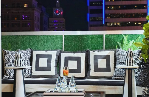 Downtown Dallas Apartment | ☆ Guest Favorite - 24th Floor Open-Air Terrace 1/BD Apt + 180° Skyline Views