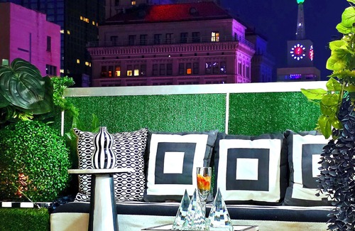 Downtown Dallas Apartment | ☆ Guest Favorite - 24th Floor Open-Air Terrace 1/BD Apt + 180° Skyline Views