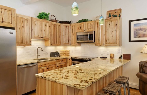 Snowmass Village Condo | Guest Favorites at 10% Off! Stay 3 nights through Nov