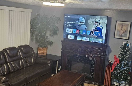 Reynoldsburg House | GUEST-HOUSE #1: Charming 4-bedroom house with AC and Wi-Fi in Reynoldsburg