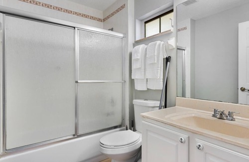 Old Northwood Historic District Villa | GUEST HOUSE #4