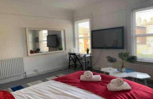 Balham House | Guest House Balham, South London Spacious, Lambert, 6 rooms available
