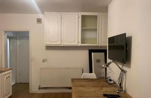 Balham House | Guest House Balham, South London Spacious, Lambert, 6 rooms available