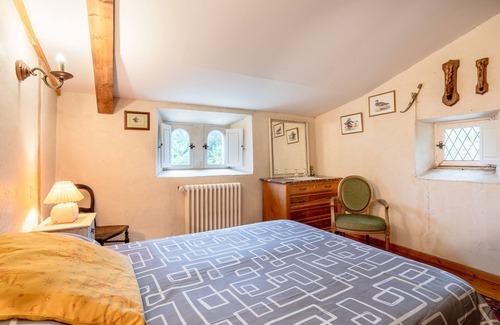 Landevieille Bed & Breakfast | Guest House 'Chambre Est' with Shared Garden and Wi-Fi