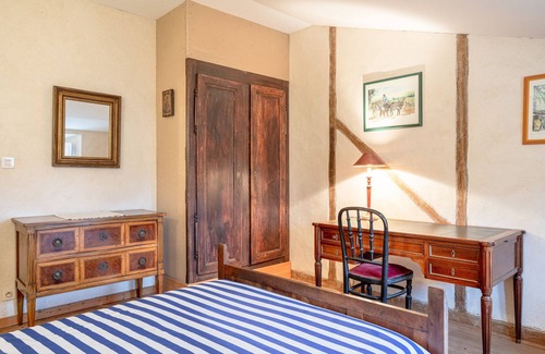 Landevieille Bed & Breakfast | Guest House 'Chambre Asie' with Shared Garden and Wi-Fi