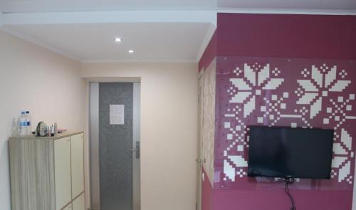 Shevchenkivs'kyi District House | Guest house "Golden Gate 911 "