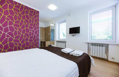 Shevchenkivs'kyi District House | Guest house "Golden Gate 911 "