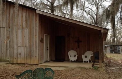 Flora Apartment | Guest House In Country With Plenty Of Privacy For A Weekend- Get Away.