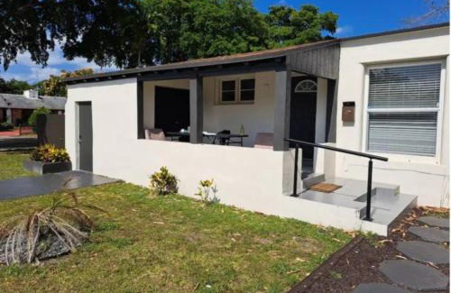 Liberty City House | Guest house in Miami