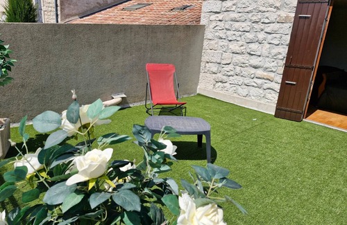 Ruoms House | Guest House - 'Nature D'Art' with Private Pool, Private Terrace and Wi-Fi