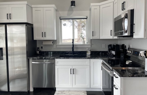 Twin Falls House | Guest House Near Canyon Rim