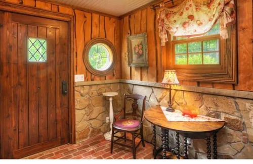 Olmsted Falls House | Guest house on a Riverfront Estate