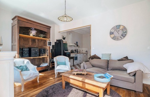 Saint-Broladre House | Guest House 'Retour Aux Sources' with Private Terrace and Wi-Fi