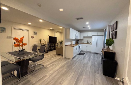 Mangonia Park House | Guest house West Palm Beach 2br/1.5 bath