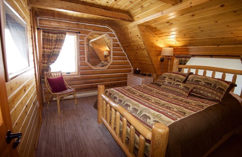 Bozeman House | Guest House & Wolf Sanctuary Near Bridger Bowl, Big Sky and Yellowstone Park