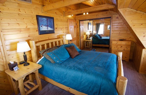 Bozeman House | Guest House & Wolf Sanctuary Near Bridger Bowl, Big Sky and Yellowstone Park