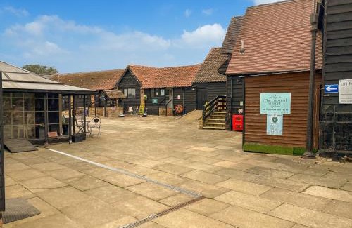 Stanford-le-Hope Bed & Breakfast | Guest Rooms at Walton Hall Farm