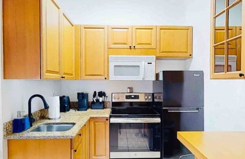 Naples Park Apartment | Guest Suite 1.8 miles to the beach in Naples Park