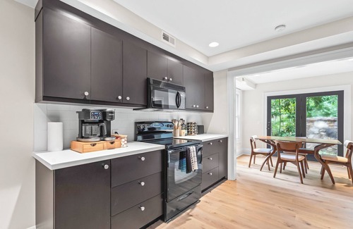 Chapel Hill House | Guest Suite by UNC w/King Suite, Full Kitchen, Work Desk