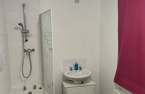 North Bitchburn House | Guesthouse-2br-parking-wifi-toiletriesprovided