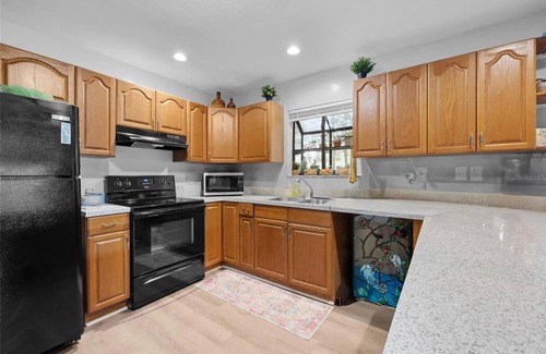 High Springs House | Guesthouse in High Springs with jacuzzi tub, Walk to downtown, Close to Springs!