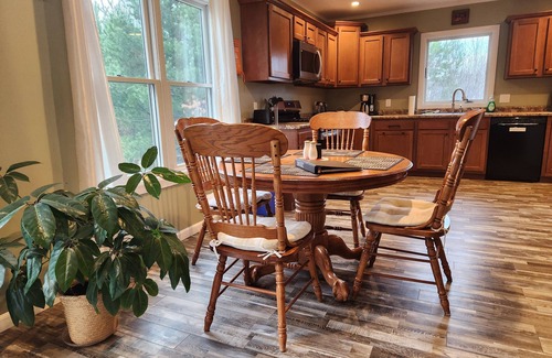 Houghton House | Guesthouse w/Heated garage/Fib intern/EV near MTU