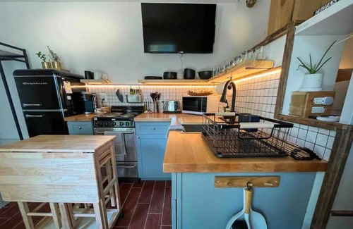 Rio Vista House | Guesthouse w/ Kitchen Near River / Downtown / TXST