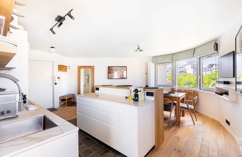 Gare Apartment | GuestReady - Bright and Chic Retreat with Balcony