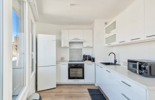 Bobigny Apartment | GuestReady - Bright Escape with City Views