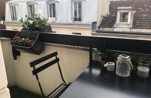Clichy Apartment | GuestReady - Bright home with Private Balcony