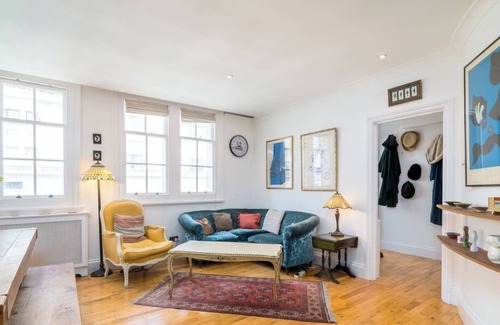 College Park and Old Oak Apartment | GuestReady Central Flat by Oxford Street, 4 guests