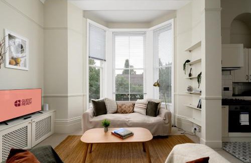 Chiswick Riverside Apartment | GuestReady - Charming Loft Apartment in Chiswick