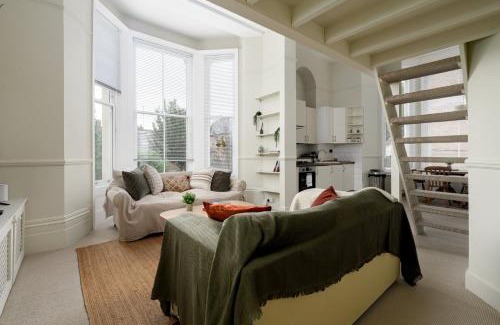 Chiswick Riverside Apartment | GuestReady - Charming Loft Apartment in Chiswick