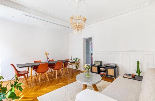 Saint-Ouen Apartment | GuestReady- Eclectic Delights in Saint-Ouen
